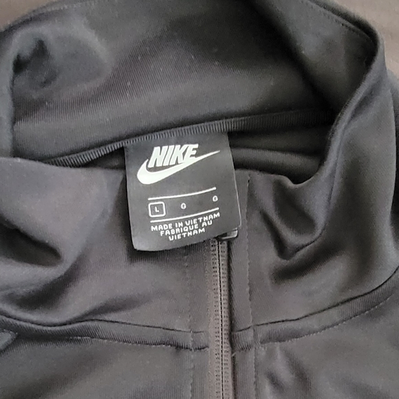 Nike tracksuit - Picture 2 of 2